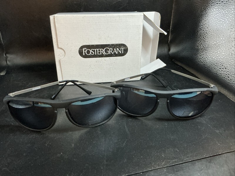 2 Foster Grants Men's Black Plastic Framed Sport Sunglasses New         29bb