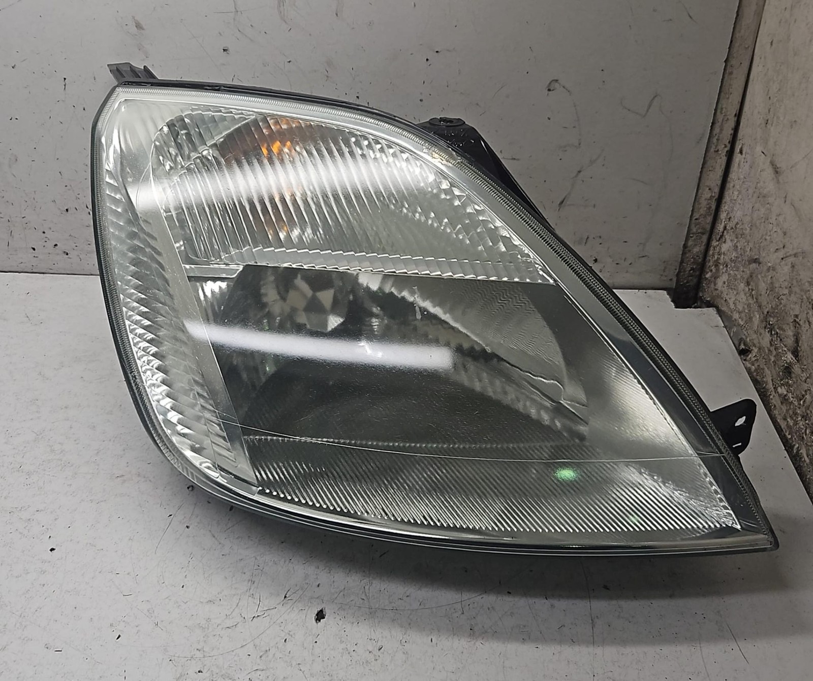FARO ANTERIORE SINISTRO PER FORD Fiesta 4° Serie (02>05)