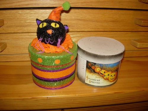 LOT OF 4 HALLOWEEN DECOR ITEMS--READ DESCRIPTION-----#R1-2 - Picture 17 of 24
