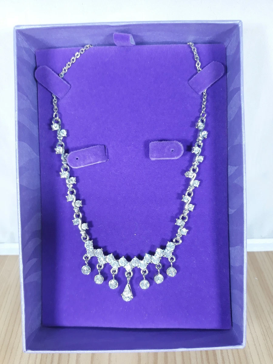 Beautiful Teardrop Style Buckingham Costume Jewellery 18