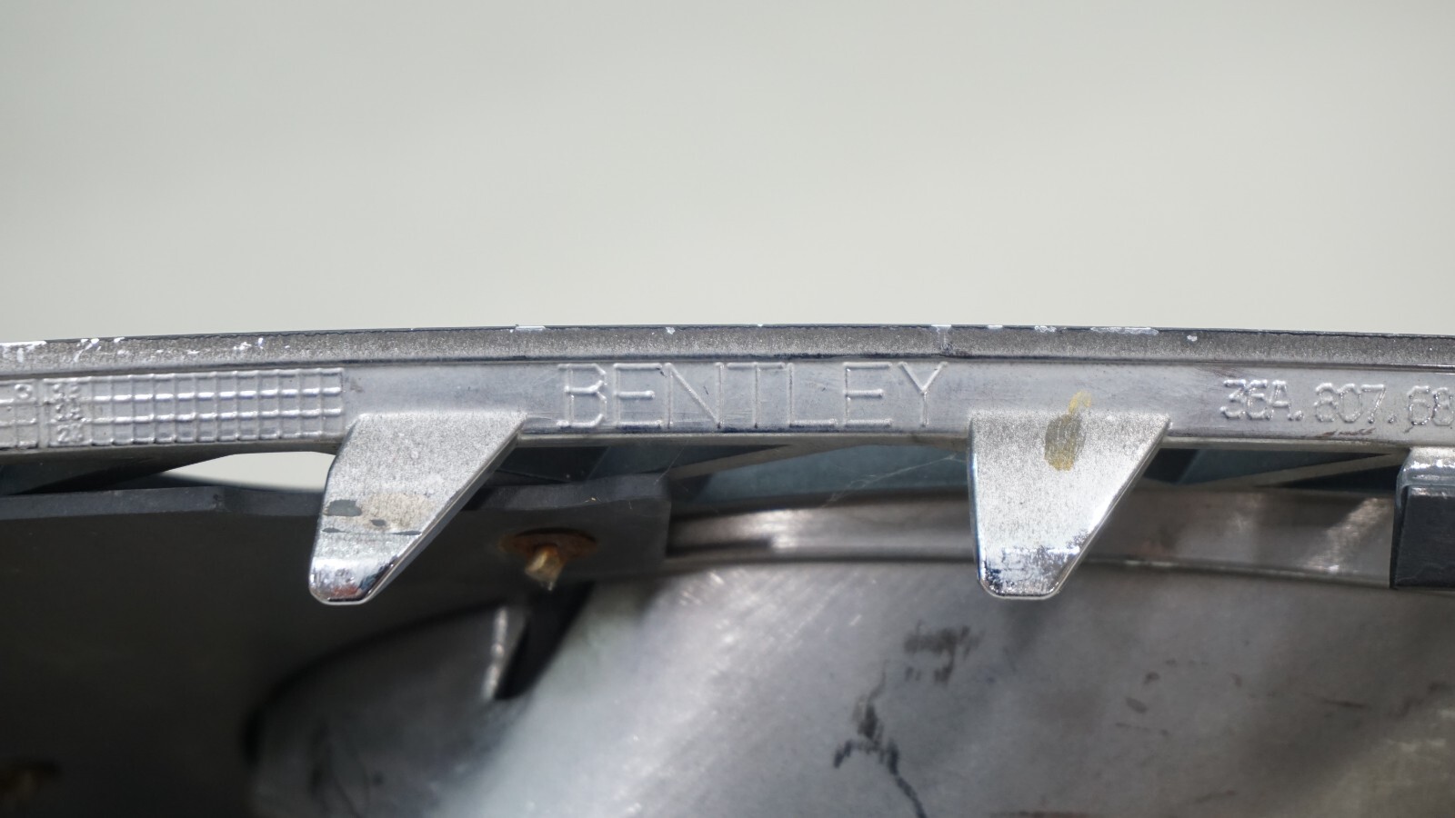 2016-2019 BENTLEY BENTAYGA FRONT LEFT GRILLE FOG LIGHT TRIM 36A807681 OEM