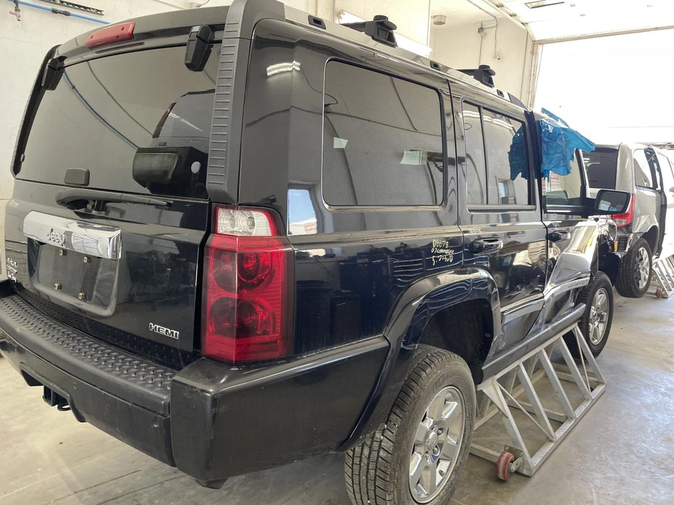 Used Driving Light fits: 2007 Jeep Commander Fog-Driving Grade A - Image 4 of 4