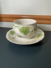 Vintage Villeroy&Boch Porcelain Geranium Gravy Sauce Boat - Fixed Plate