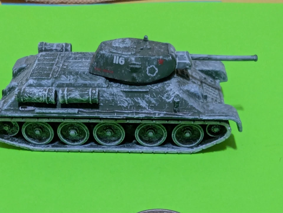Corgi Fighting Machines WWII Russian Army T-34 Tank 1/72? Scale Diecast 3" Long - Image 4 of 4