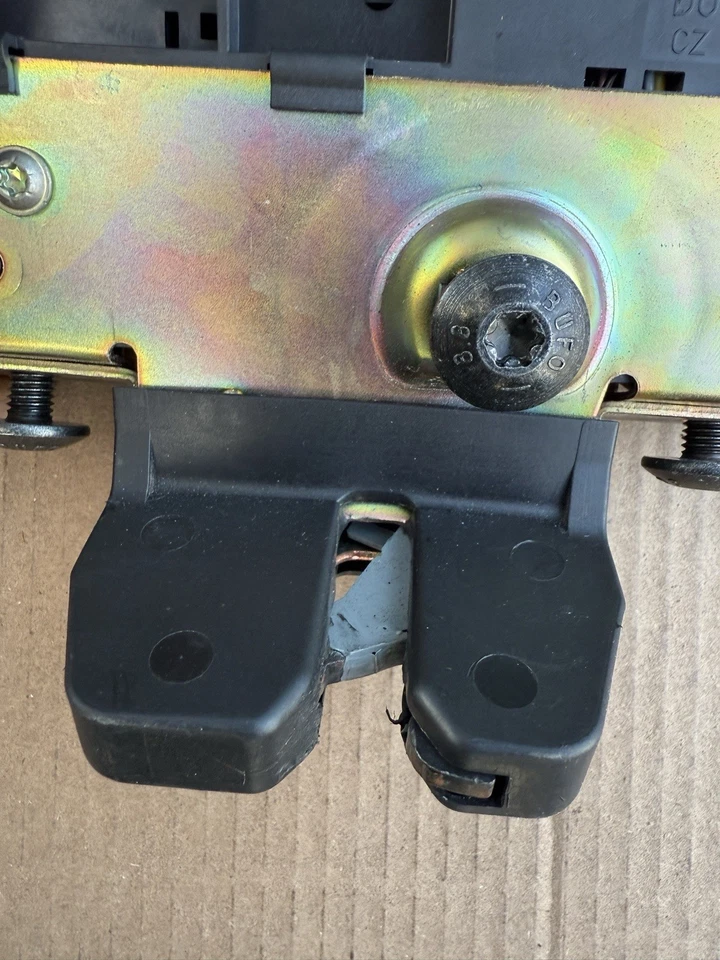 Volvo OEM Rear Liftgate Latch/Lock Assembly 31253053 w/Cable for XC90 03-14 - Image 4 of 4