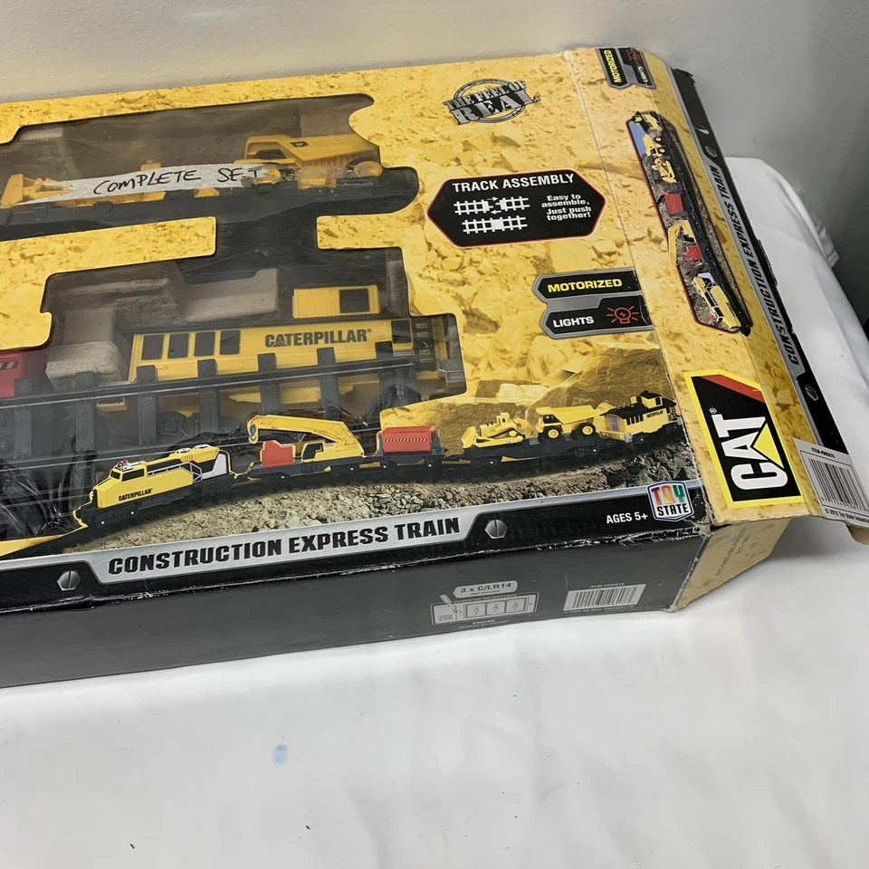 Caterpillar CAT Construction Express Train- 4 Cars & 25 Track Pieces TESTED! - Image 4 of 4
