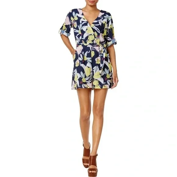 MAISON JULES - HERMOSO MAMELUCO CON CINTURÓN CUELLO EN V ENVOLVENTE FLORAL AMARILLO MARINO - TALLA L Foto 3 de 4