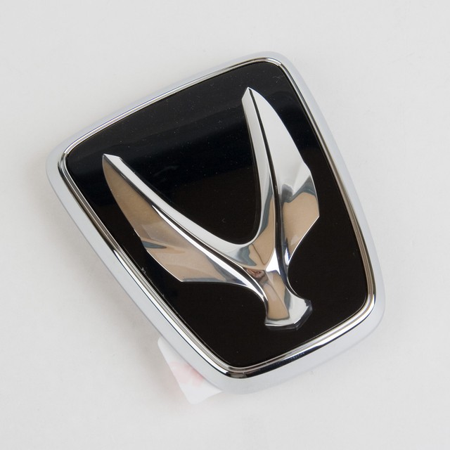 20102016 Hyundai Equus Hood Ornament & Rear Emblem (w/ Bracket & Nut