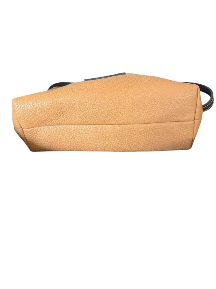 Mini Cartera Dooney & Bourke Grano Guijarro Cuero Camel y Marrón  Foto 3 de 4