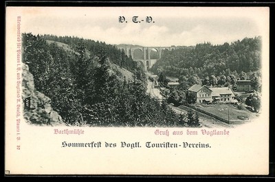 AK Barthmühle / Vogtland, Viadukt, Ortsansicht mit Eisenbahnlinie und Viadukt 