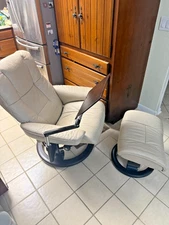 Ekornes Stressless Medium "Mayfair" Leather Swivel Recliner Chair Ottoman Table