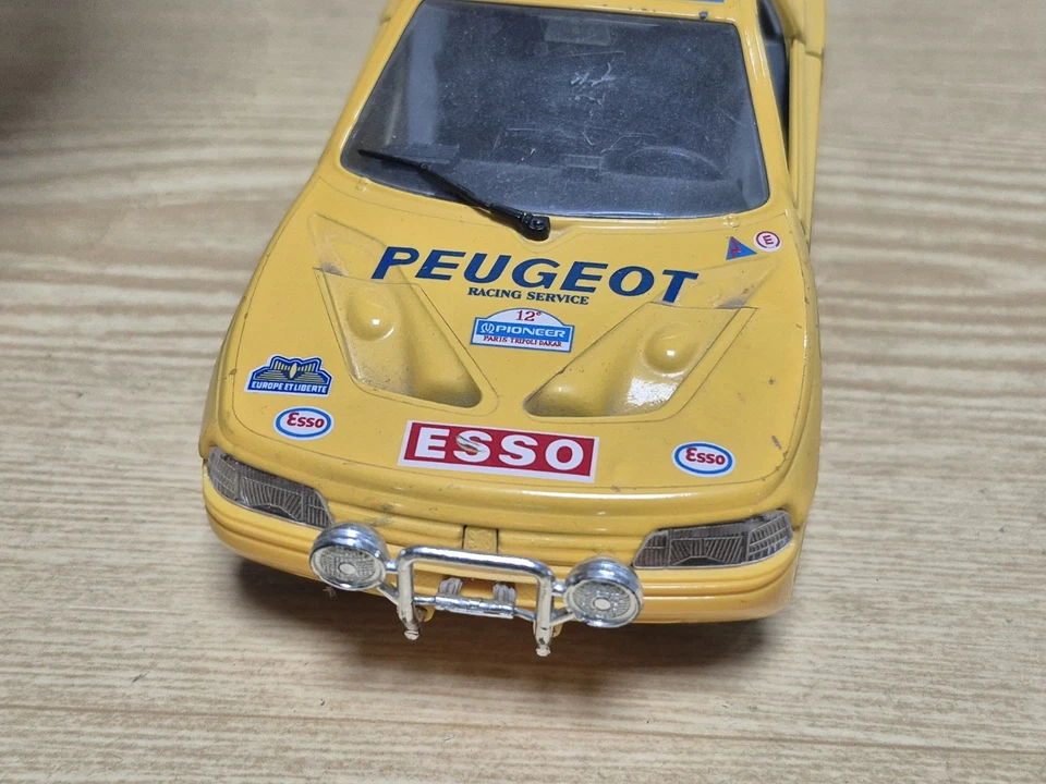 Voiture Miniature Peugeot 405 T16 1/24 Bburago - Photo 2/4