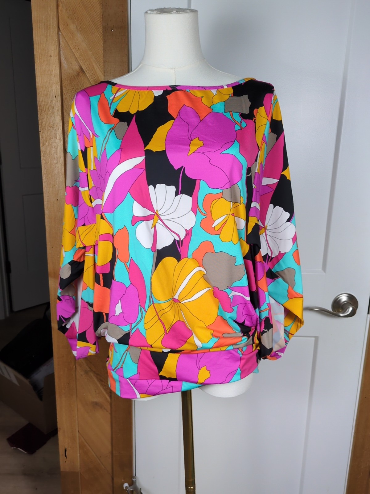 Trina Turk Floral Print Loose-Fit Blouse Tunic  with Batwing Sleeves M MEDIUM