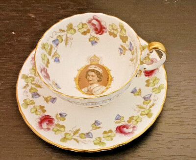 Aynsley Queen Elizabeth ll Cameo Commemorative Teacup & Saucer D1044 MINT, RARE