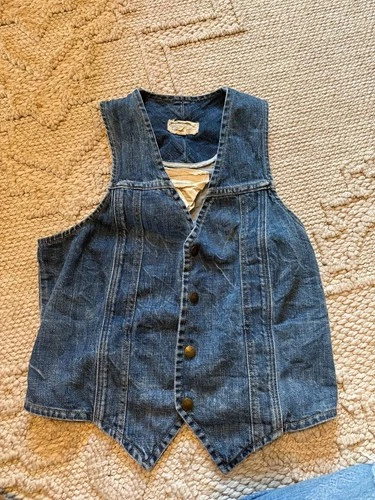Current/Elliott The Seam Vest 1970s Mens Classic Denim Vest video thumbnail