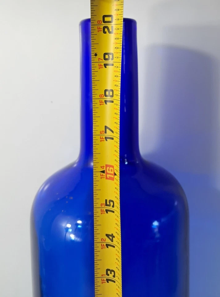 Botella de vidrio vintage azul cobalto 20 1/8" Hx5 1/2" D grueso pesado duradero  Foto 2 de 4