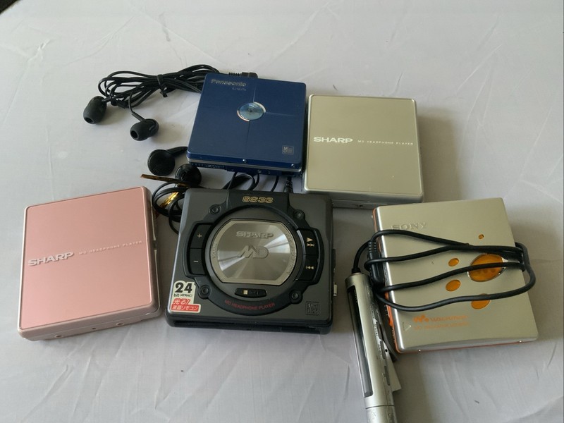 Lot of 5 MiniDisc Portable Players (Sharp, Panasonic, Sony mz-E520 SS33 sj-mj75)