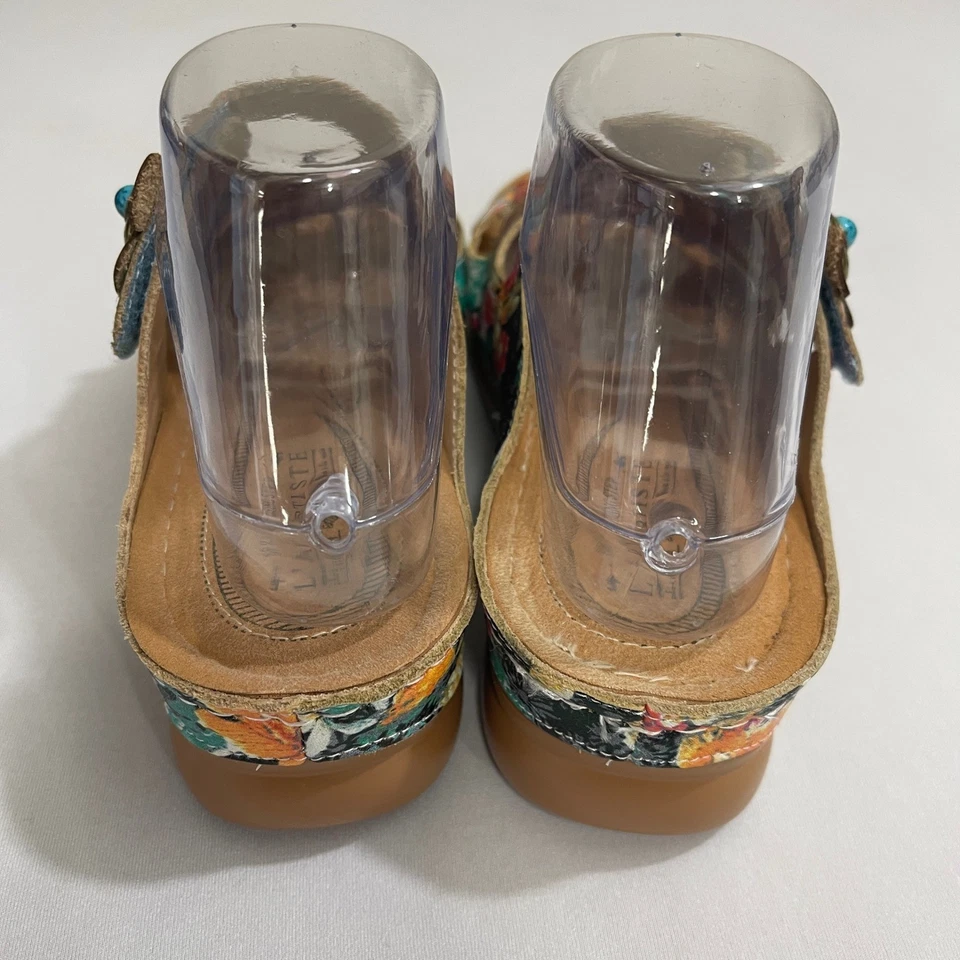 L'Artiste Spring Step Dansaye Sandals Floral Embossed Leather Wedge 39 - Image 3 of 4