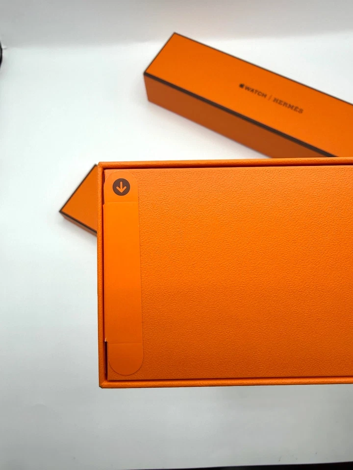 HERMES APPLE WATCH SERIES 11 (42MM) - GRAND H FIN STRAP - BRAND NEW BOXED - Image 4 of 4