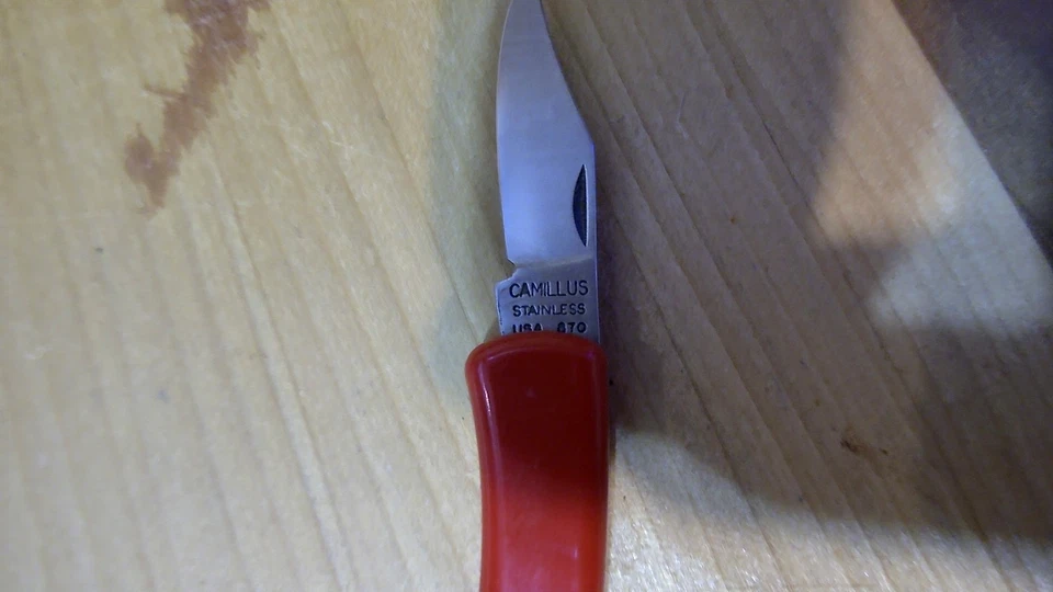 Camillus 870 Checkmate Red Keyring Lockback Knife USA with Tweezers Toothpick - Image 3 of 3