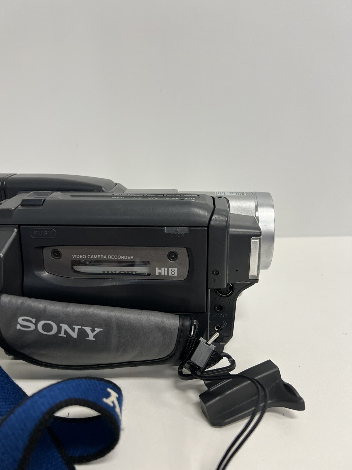 Sony Handycam CCDTRV68 Video Hi8 NightShot Camcorder Camera Untested