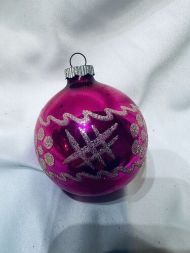Vintage glänzende Brite Weihnachtsschmuck 2 5/8"" USA Glimmer Schablone Muster rosa - Bild 1 von 4