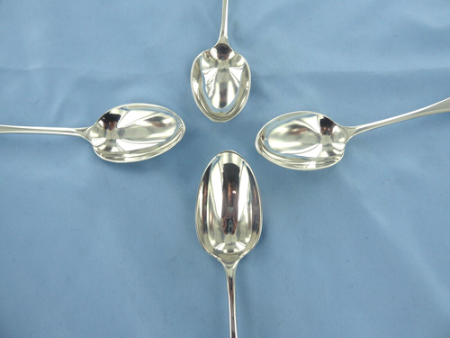AN ANTIQUE SET OF FOUR STERLING SILVER OLD ENGLISH DESSERT SPOONS. LONDON 1884. - Picture 3 of 9
