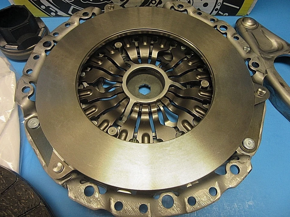 NUEVO Kit de embrague LUK reemplaza BMW OEM# 21207531556 (325XI 330CI 330I 530I X3 Z4) Foto 2 de 4