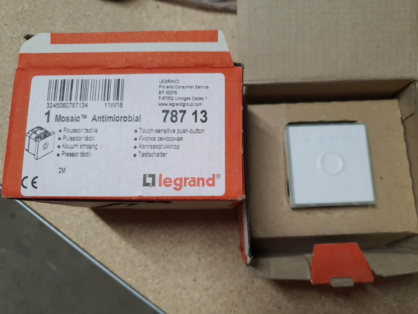 Poussoir tactile Legrand 78713 basse tension 12V 5A blanc antimicrobien pour hopital