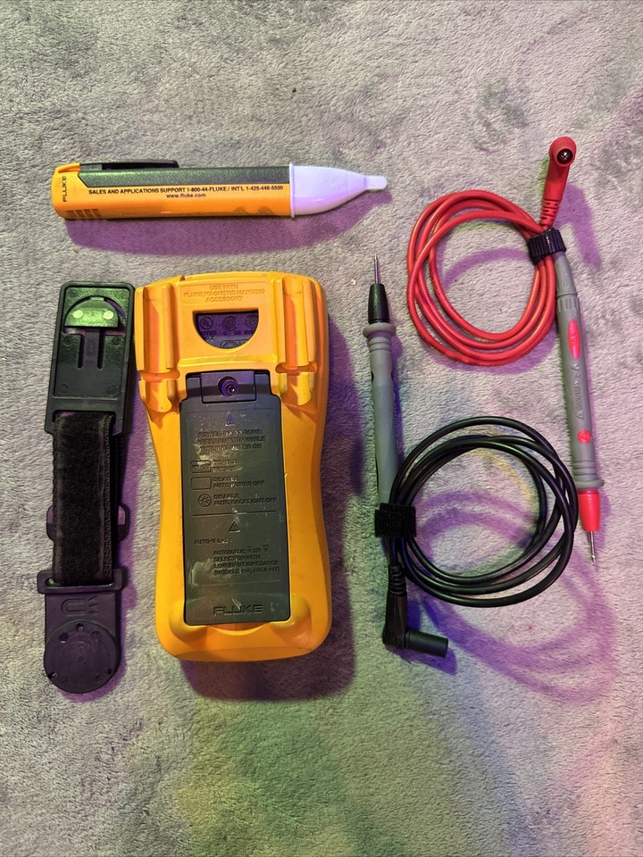 FLUKE 117 True RMS Multimeter With Accessories And FREE FLUKE Volt