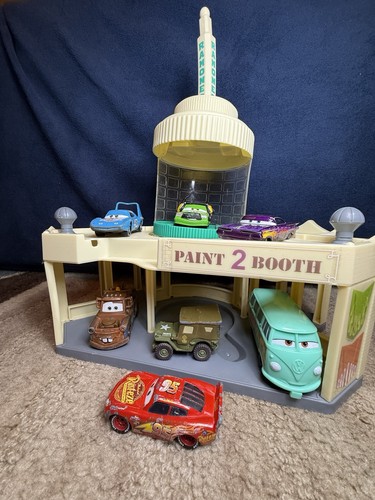 ! Disney Cars 2015 Ramones House of Body Art Paint 2 Stand Spielset mit 7 Autos!