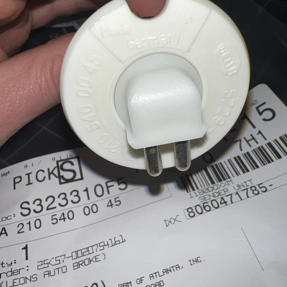 Genuine MERCEDES A208 C140 C208 C209 R129 R170 S202 Sender unit 2105400045 - Image 3 of 4