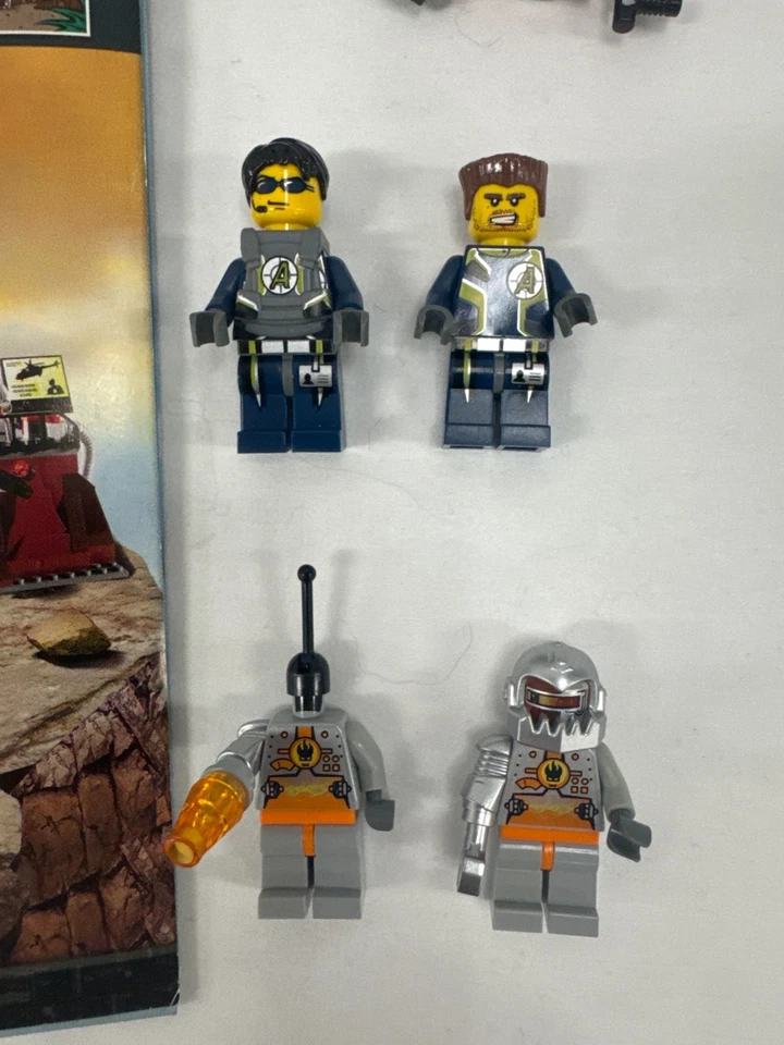 LEGO 8971 AGENTS AERIAL DEFENSE UNIT With Instructions - Image 3 of 4