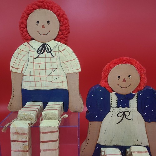 Raggedy Ann and Andy Homemade Wooden Sitting Dolls - Picture 6 of 12
