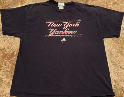 VINTAGE ADIDAS MLB NEW YORK YANKEES EAST DIVISION GRAPHIC T-SHIRT ( MENS XL ).
