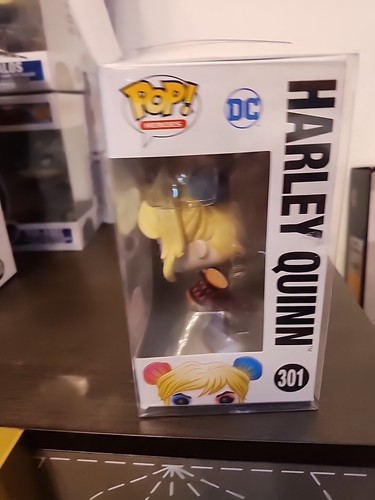 Funko Pop! Figura Vinilo Heroes: Harley Quinn (GameStop) 301 - Imagen 2 de 4
