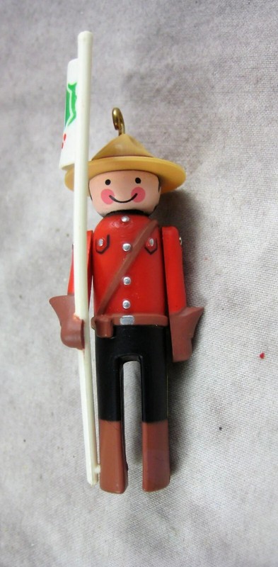 Hallmark Keepsake Ornament CLOTHESPIN SOLDIER 1984 