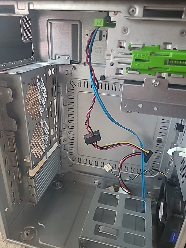 Fujitsu Esprimo P557/E85 Nur GEHÄUSE OHNE INNENLEBEN - Bild 3 von 4