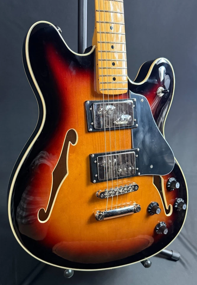 Guitarra Eléctrica Squier Classic Vibe Starcaster Cuerpo Semi-Hueco 3 Tonos Sunburst Foto 3 de 4