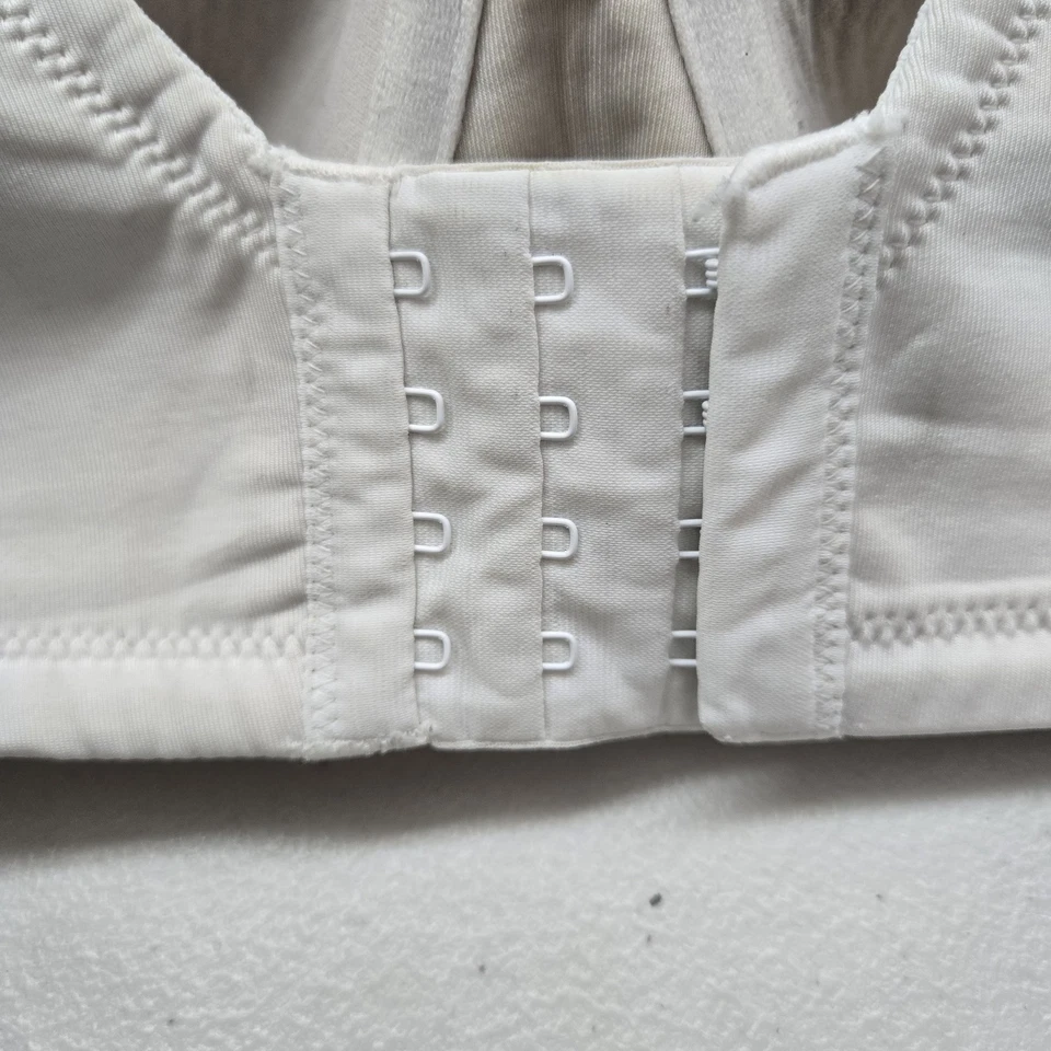 Sujetador Vanity Fair para mujer 40D gris con aros correa de encaje ajustable ligeramente forrado Foto 3 de 4