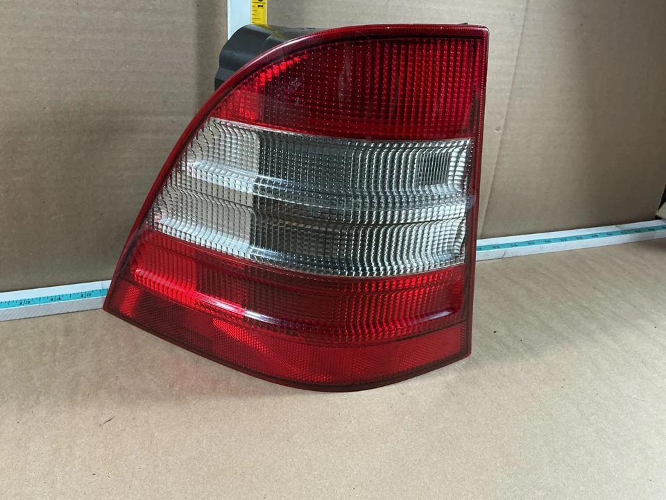 Conjunto de luz trasera izquierda del lado del conductor Mercedes-Benz W163 ML320 ML430 1998-2001 Foto 3 de 4