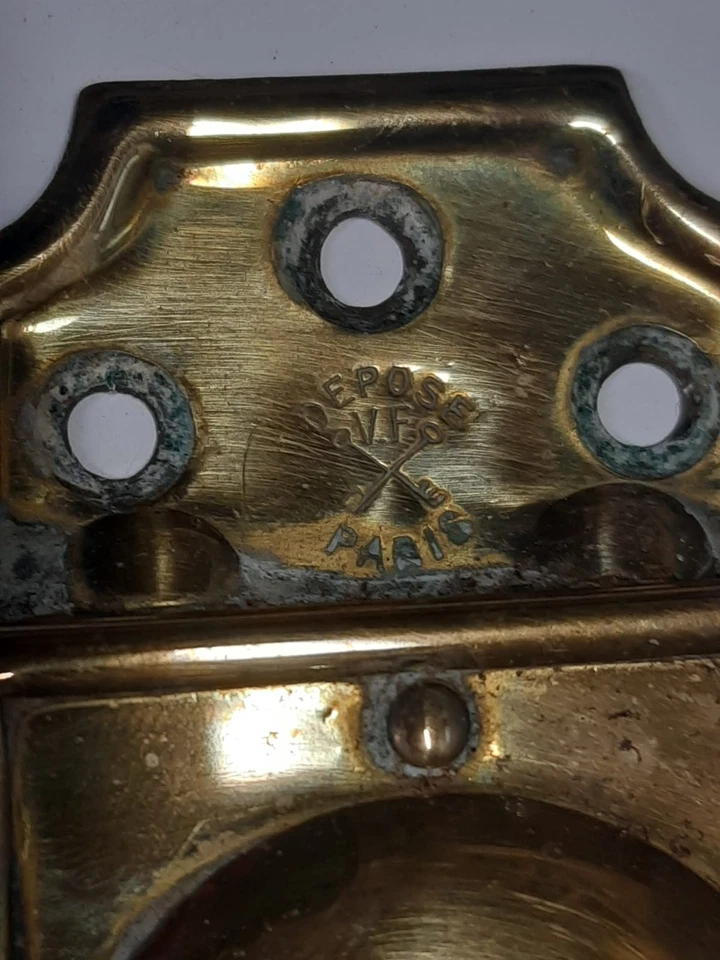 Ancien verrou de porte en laiton - Marqué "VF Paris"  - Targette serrure loquet - Photo 2/4
