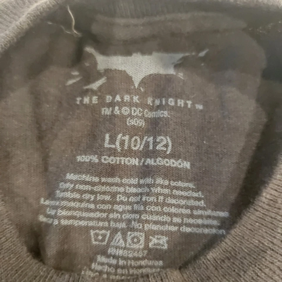 Camiseta gráfica masculina infantil BATMAN Dark Knight manga curta grande (10/12) preta - Imagem 3 de 4