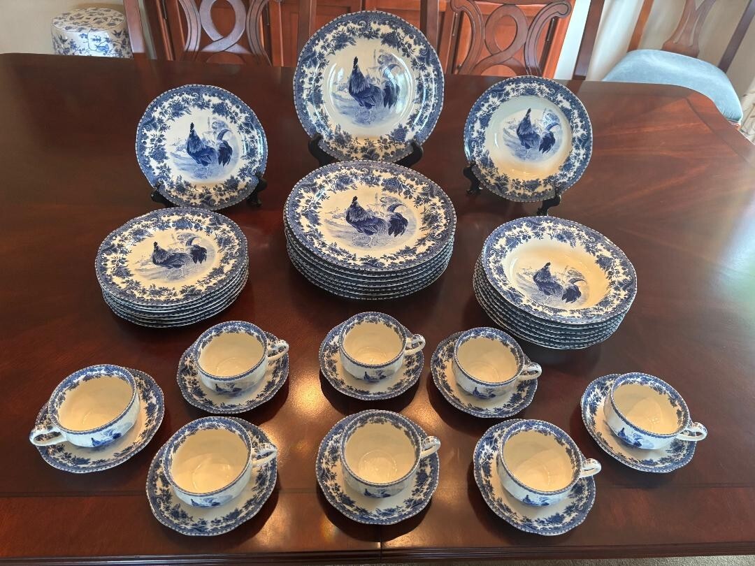 VINTAGE~WILLIAM JAMES FARMYARD BLUE ROOSTERS 40PC. EIGHT PLACE