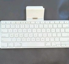 Genuine Apple iPad Keyboard Dock A1359 iPad 1, 2, 3 - 30 Pin - White and Silver