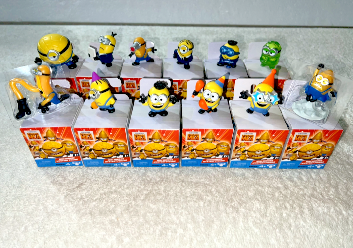 DESPICABLE ME 4 THE MEGA MINIONS COMPLETE SET OF 12 INCLUDES CHASE 