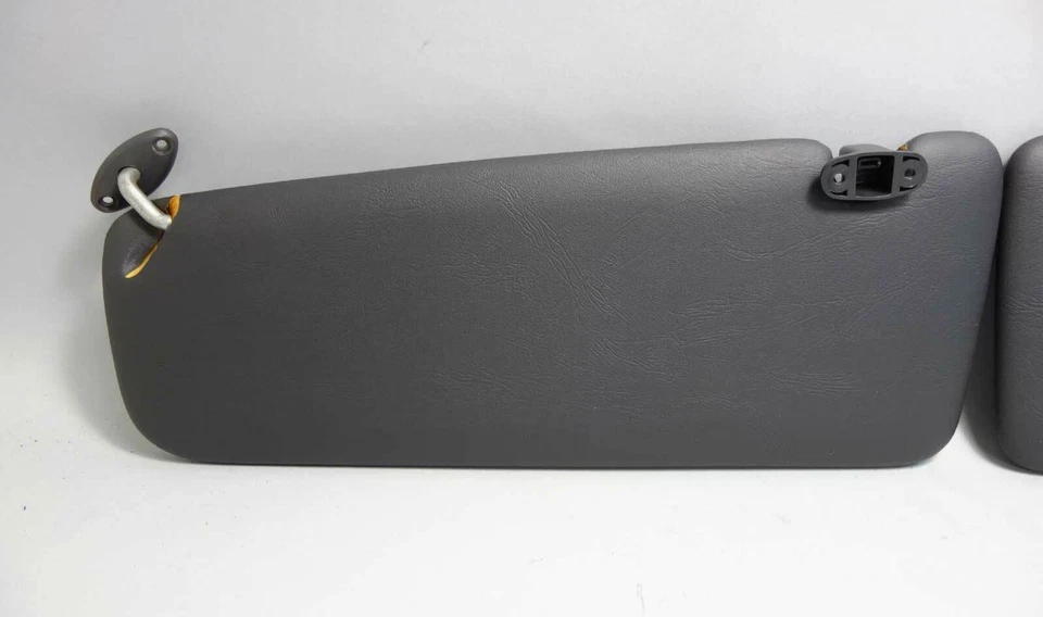 Damaged 1982-1988 BMW E28 5-Series Sedan Interior Front Sun Visor Pair Black OEM - Imagem 2 de 4