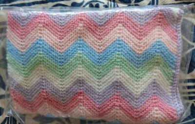 Handgestrickte  Babydecke / Kuscheldecke /Kinderwagendecke 