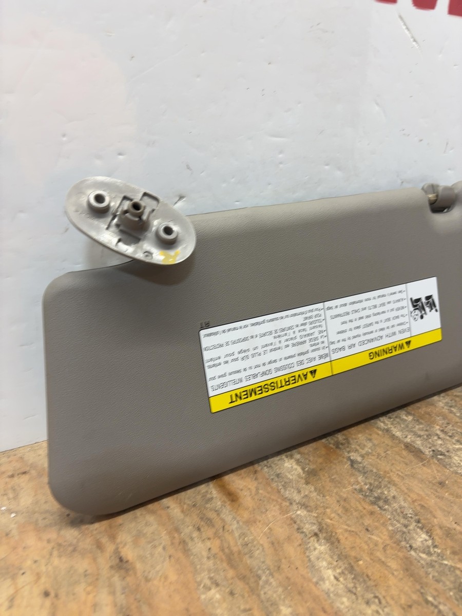 2001 2002 2003 2004 05 06 SUZUKI GRAND VITARA Right Sun Visor OEM