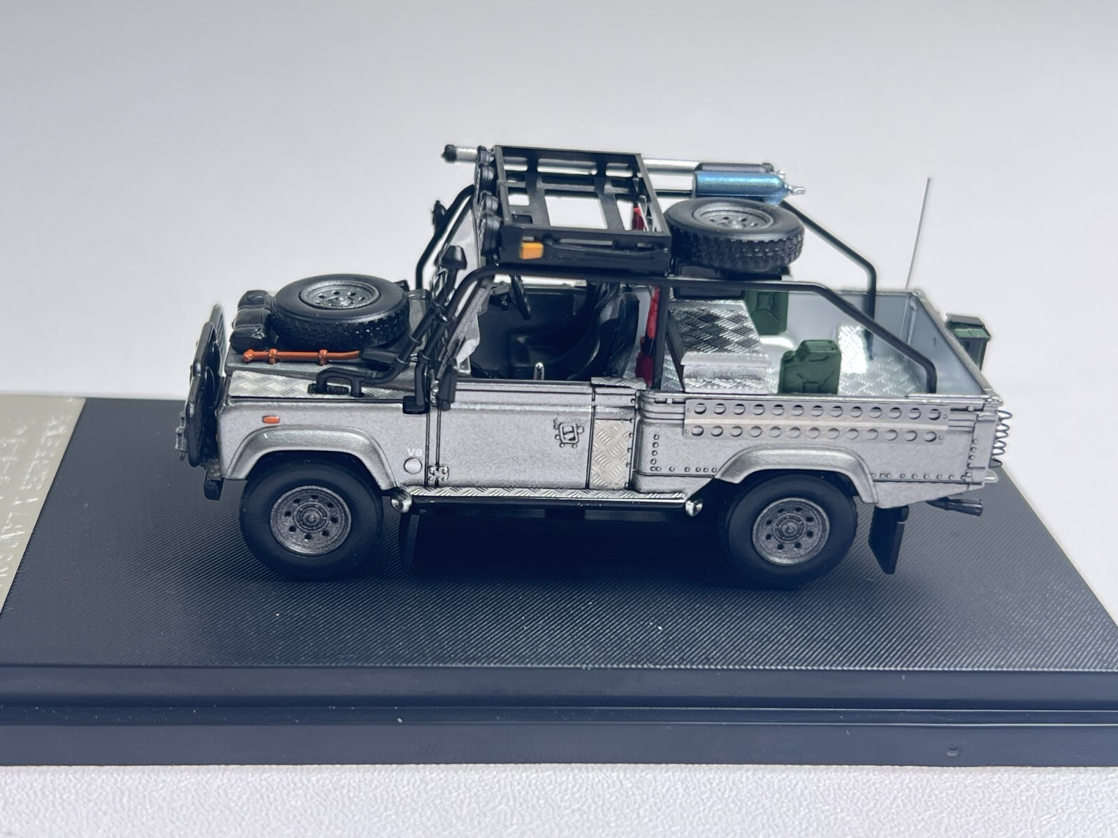 Picture 2 of 9